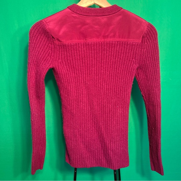 XS Club Monaco Cashmere Bordeaux Sweater w Silk Details on Shoulder Cute - Picture 8 of 8